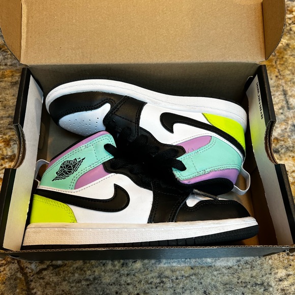 Air Jordan 1 Mid GS ‘Pastel’ - Picture 2 of 5